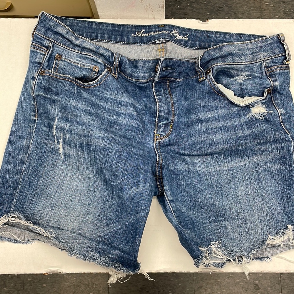 American eagle shorts size 18